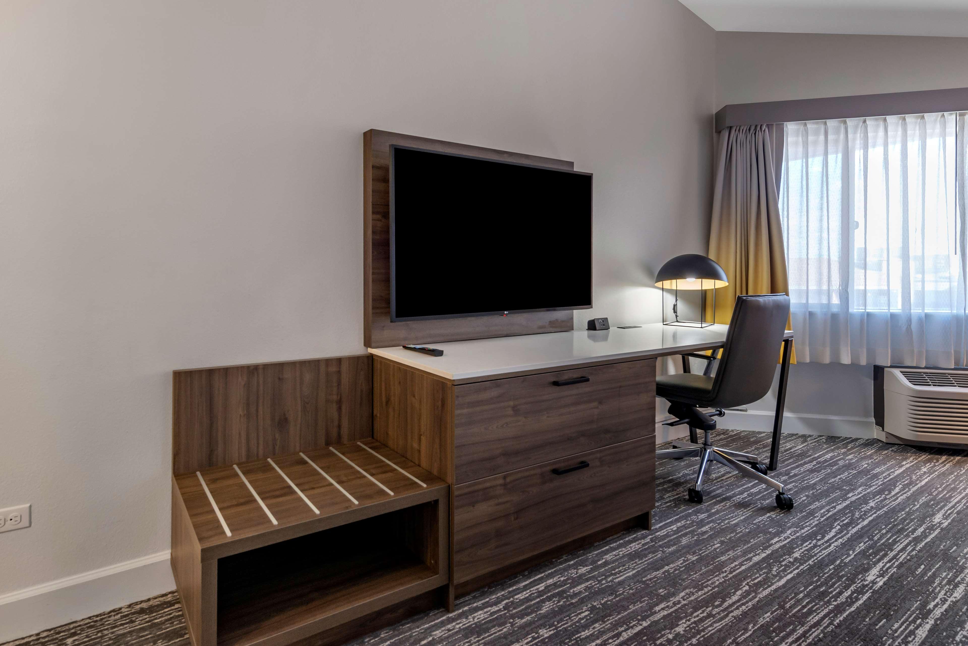 Best Western Premier Denver East Eksteriør billede
