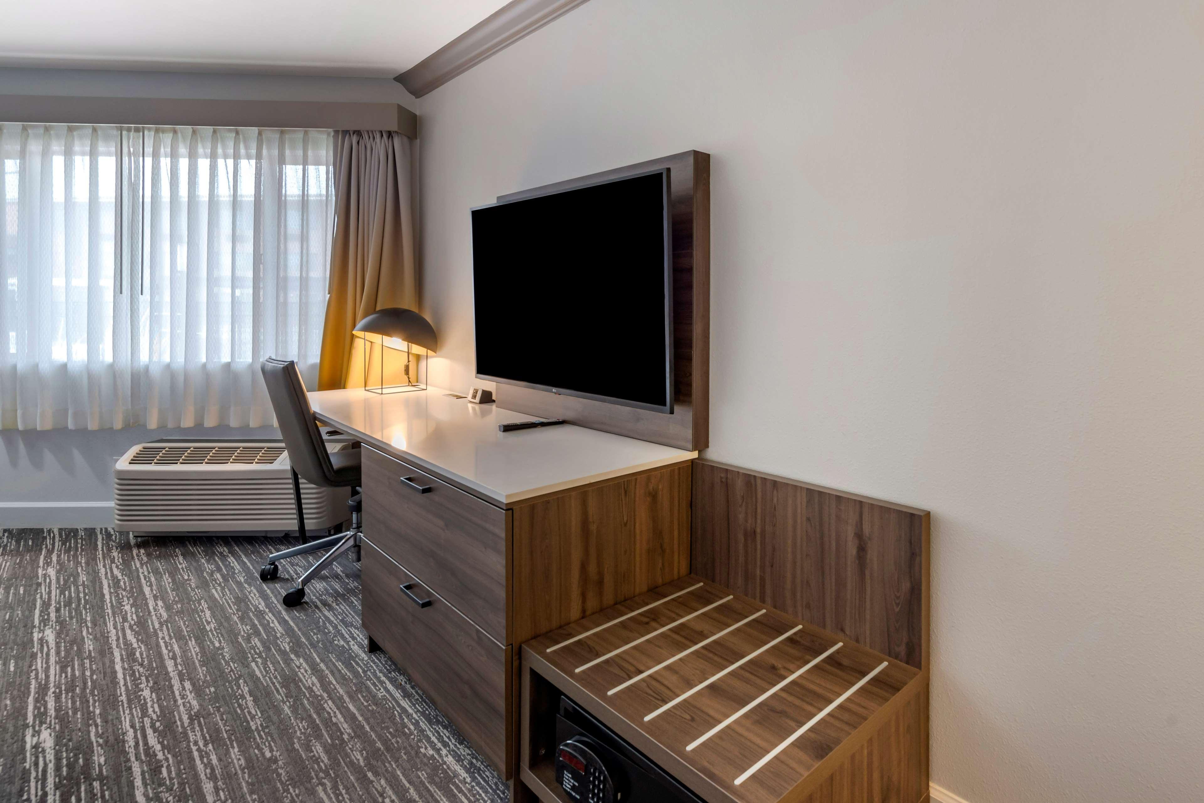 Best Western Premier Denver East Eksteriør billede