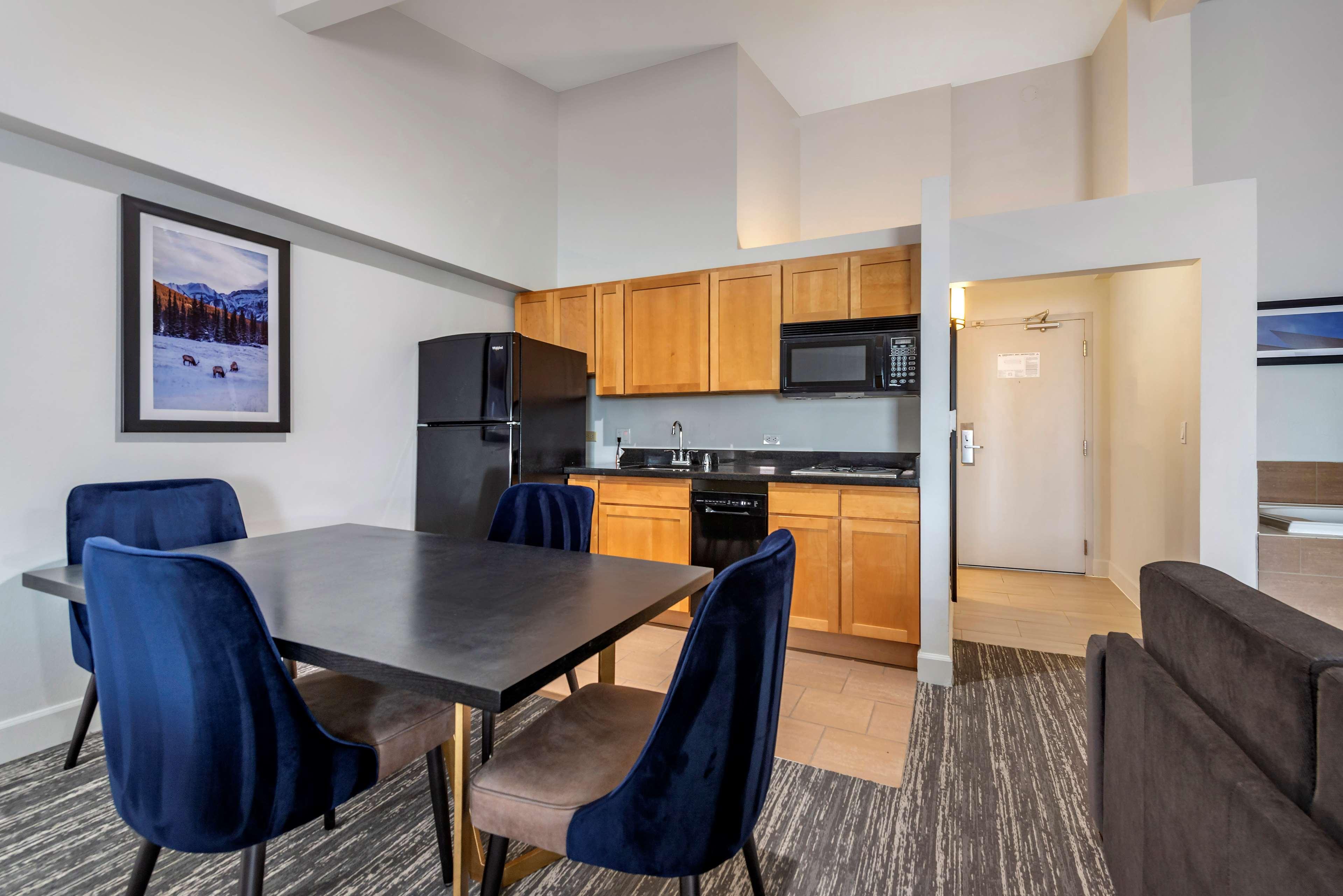 Best Western Premier Denver East Eksteriør billede