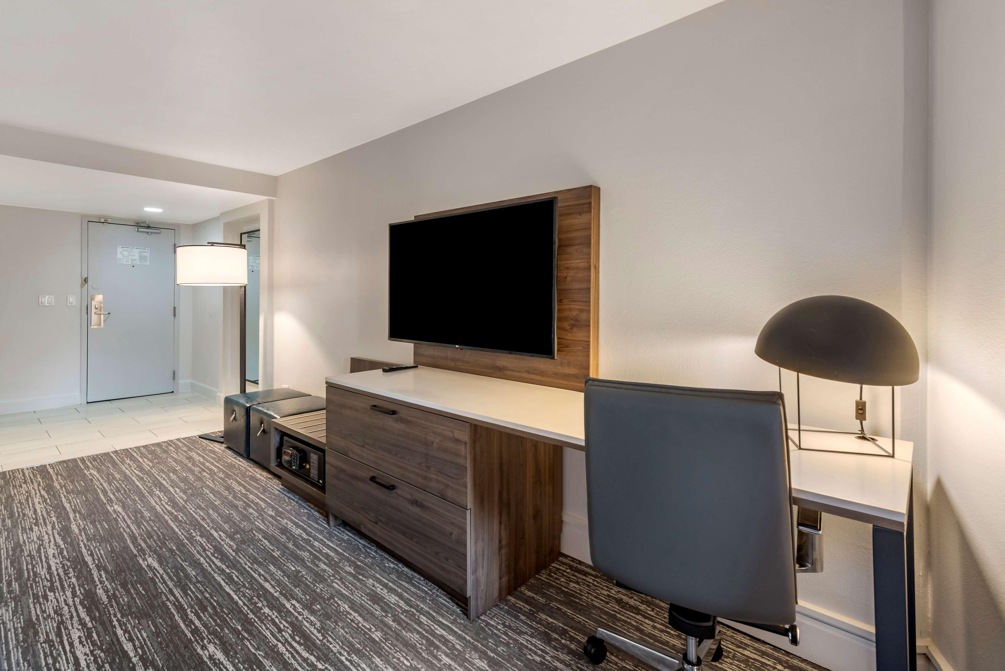 Best Western Premier Denver East Eksteriør billede