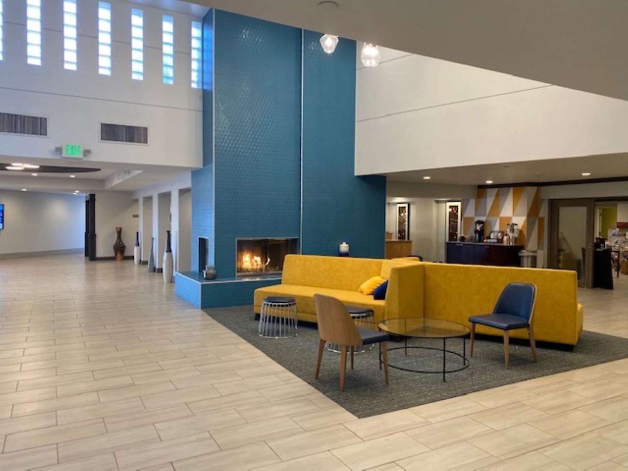Best Western Premier Denver East Eksteriør billede